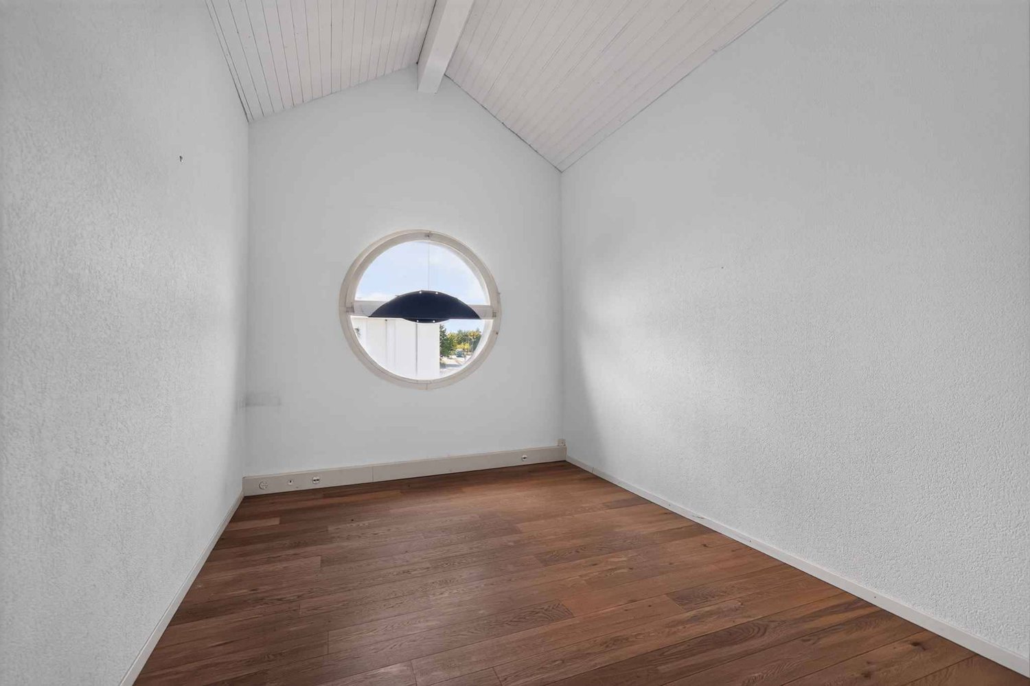 200m² office