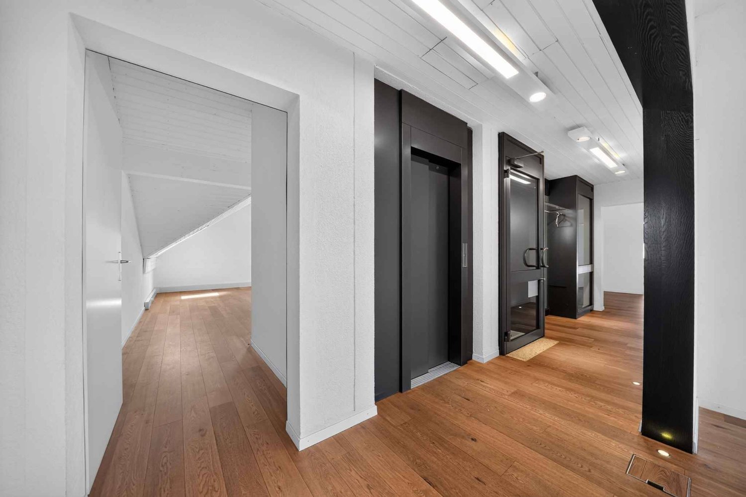 200m² office