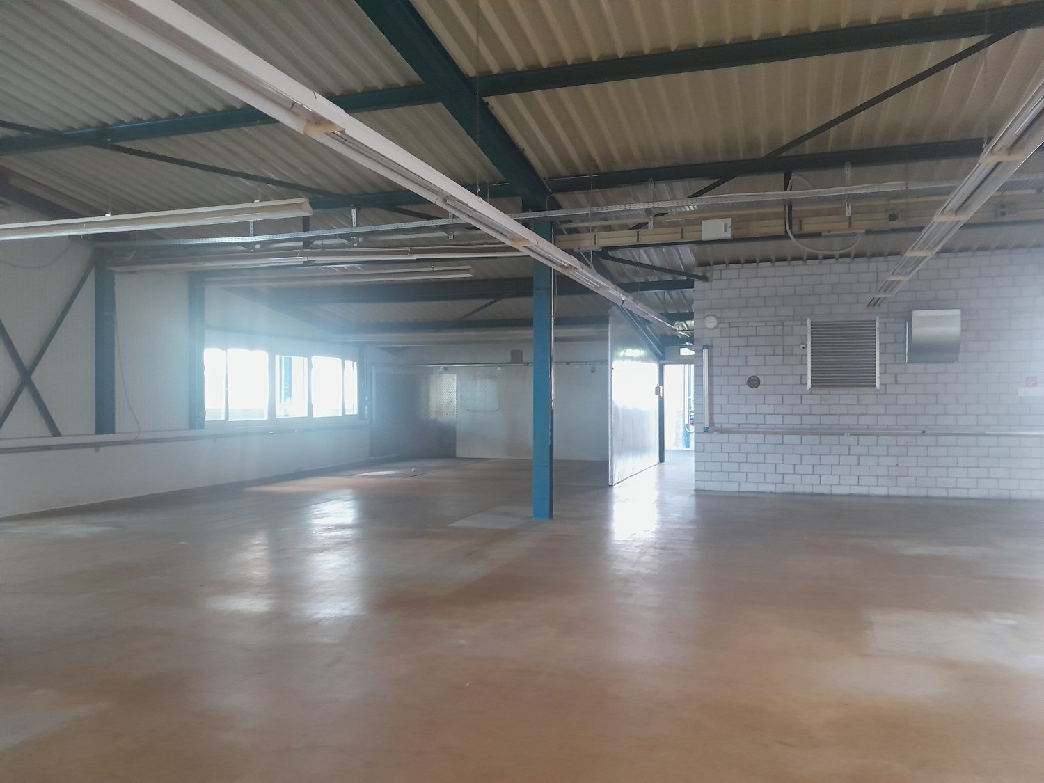 Local de stockage de 708m², photo 3 sur 7