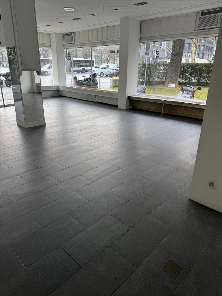80m² shop, photo 2 sur 5
