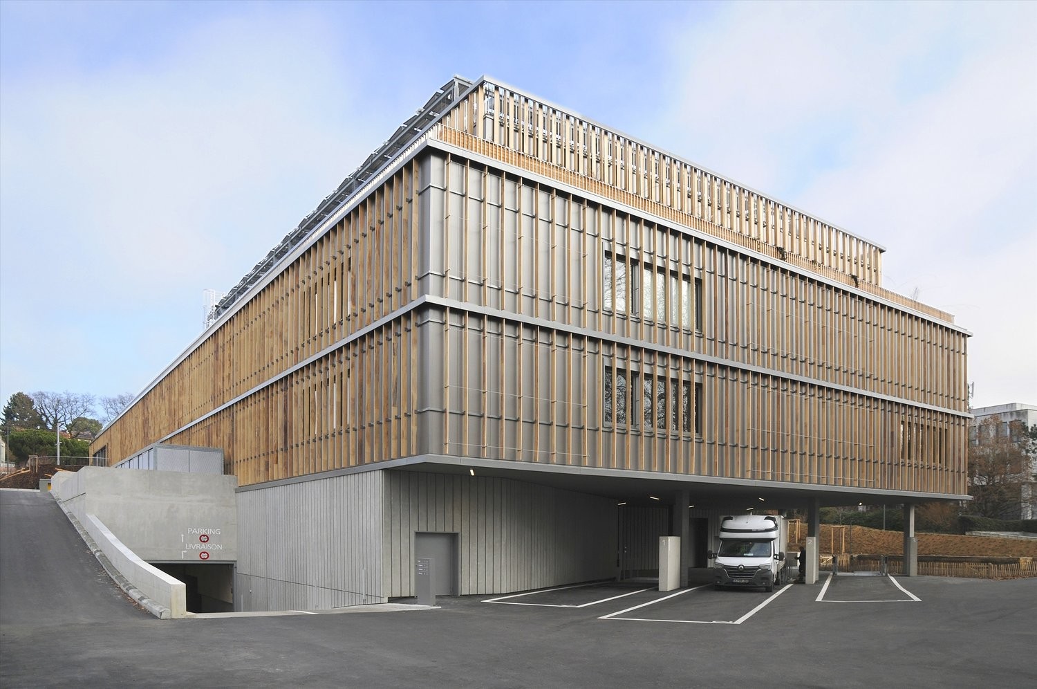 527m² storage room