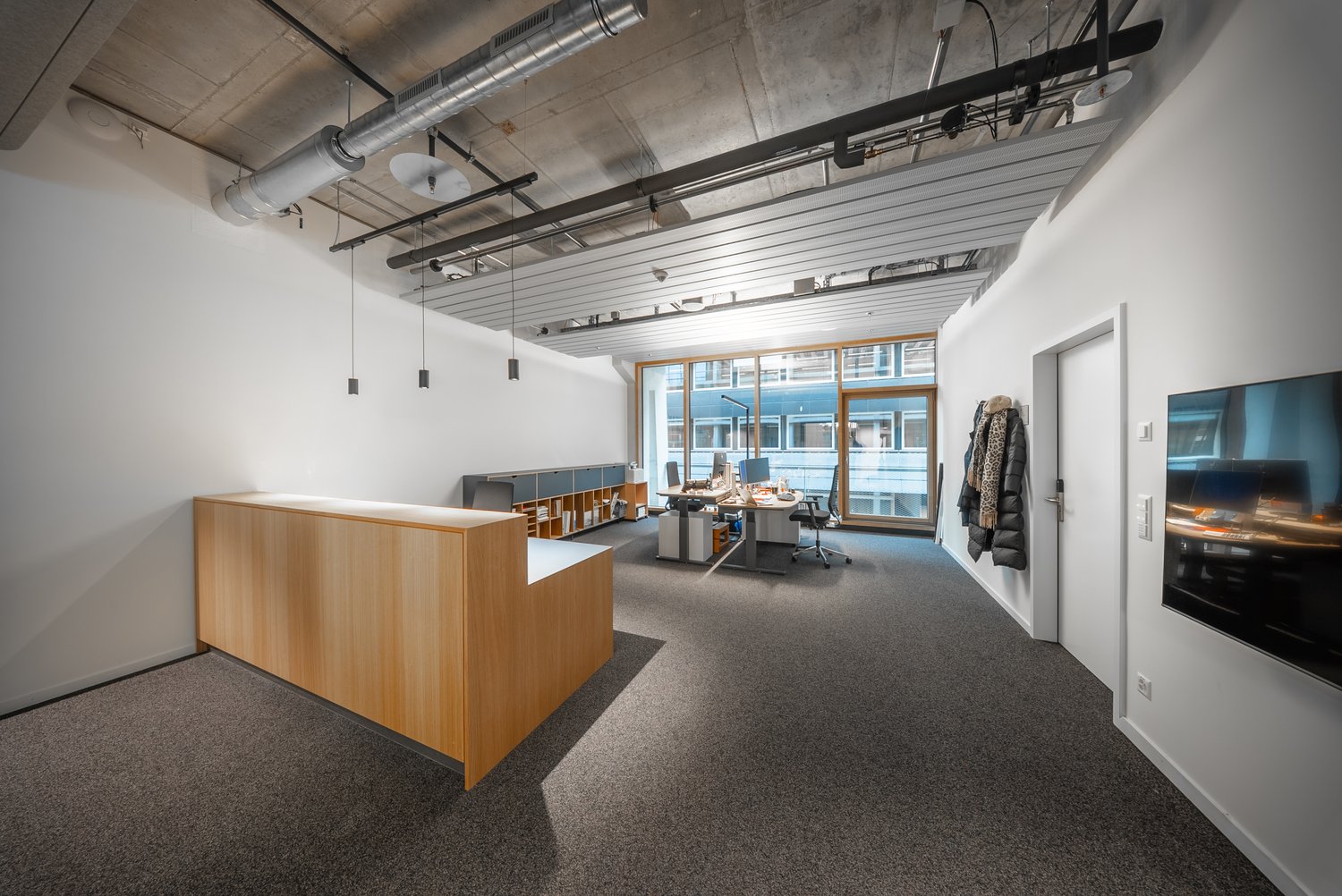 2468m² commercial