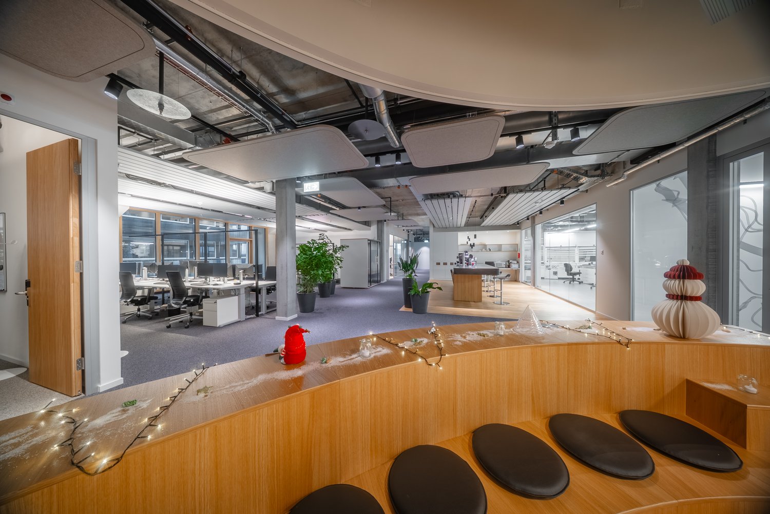 2468m² commercial