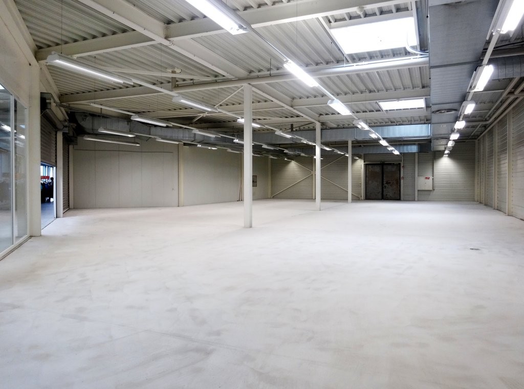 849m² shop