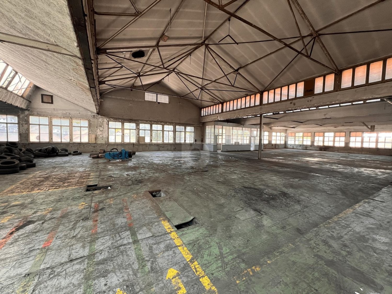 2088m² storage room