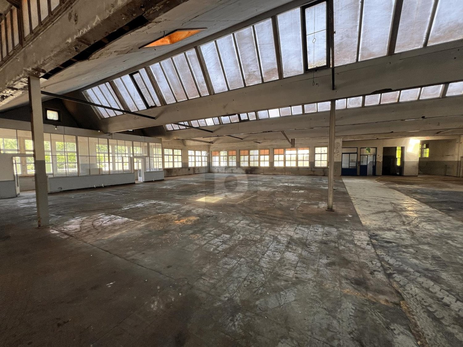 2088m² storage room