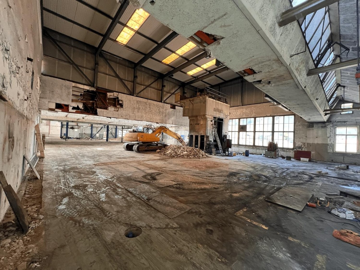 2088m² storage room