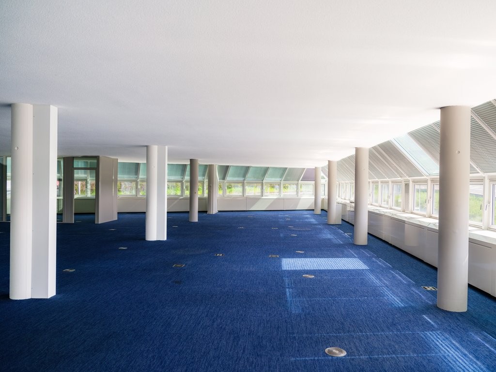 1237m² office