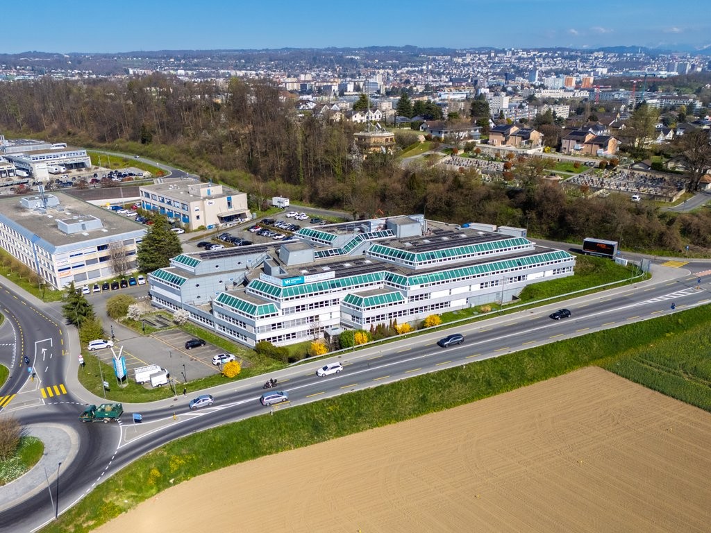 755m² office