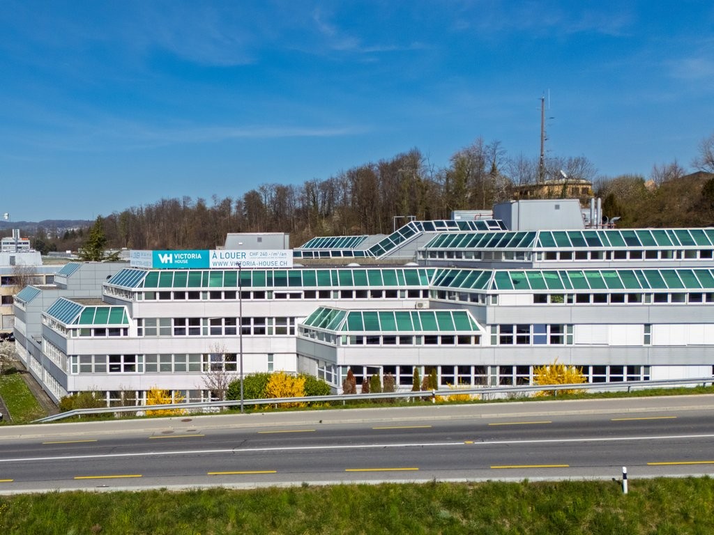 755m² office