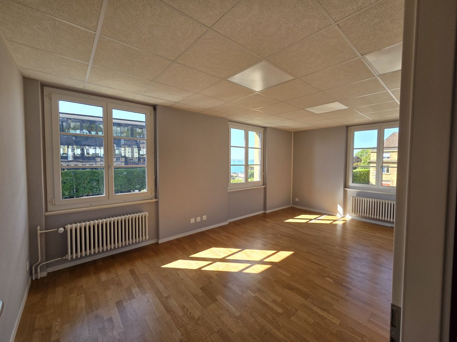 182m² office