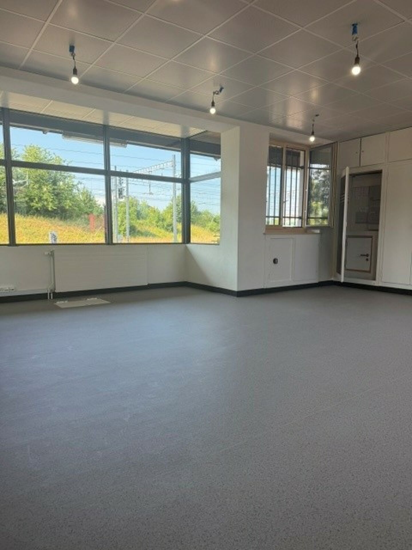 110m² commercial