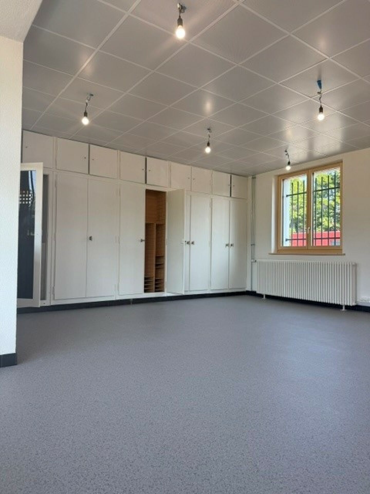 110m² commercial