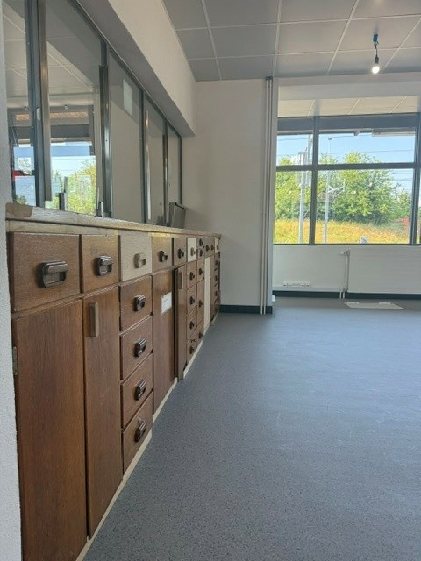 110m² commercial