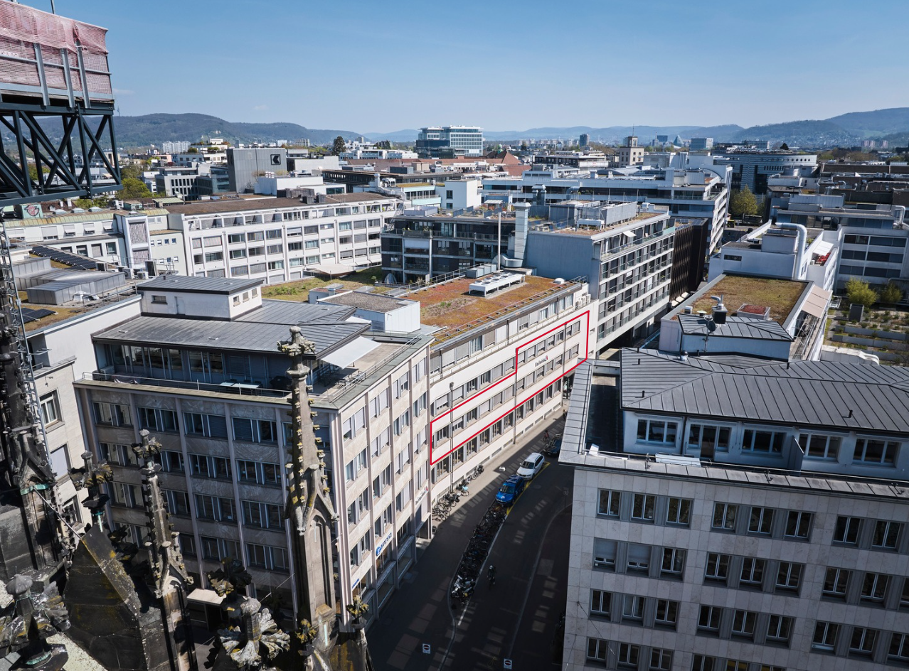 930m² bureau, photo 1 sur 7