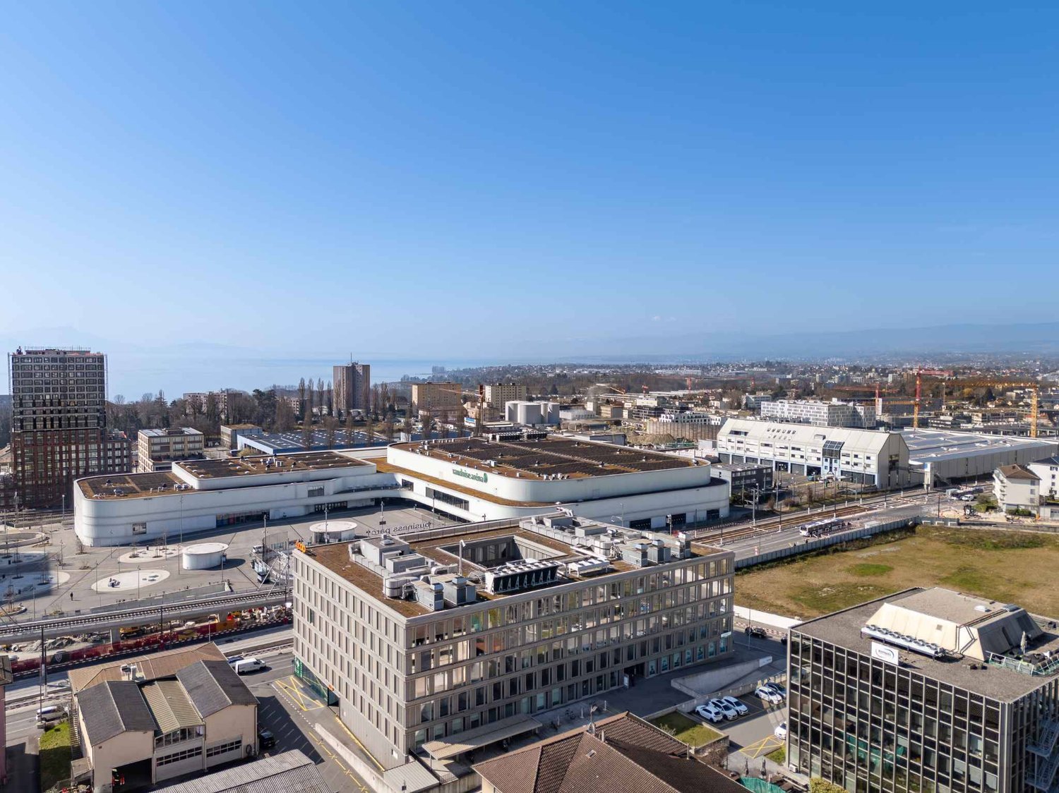 2100m² office