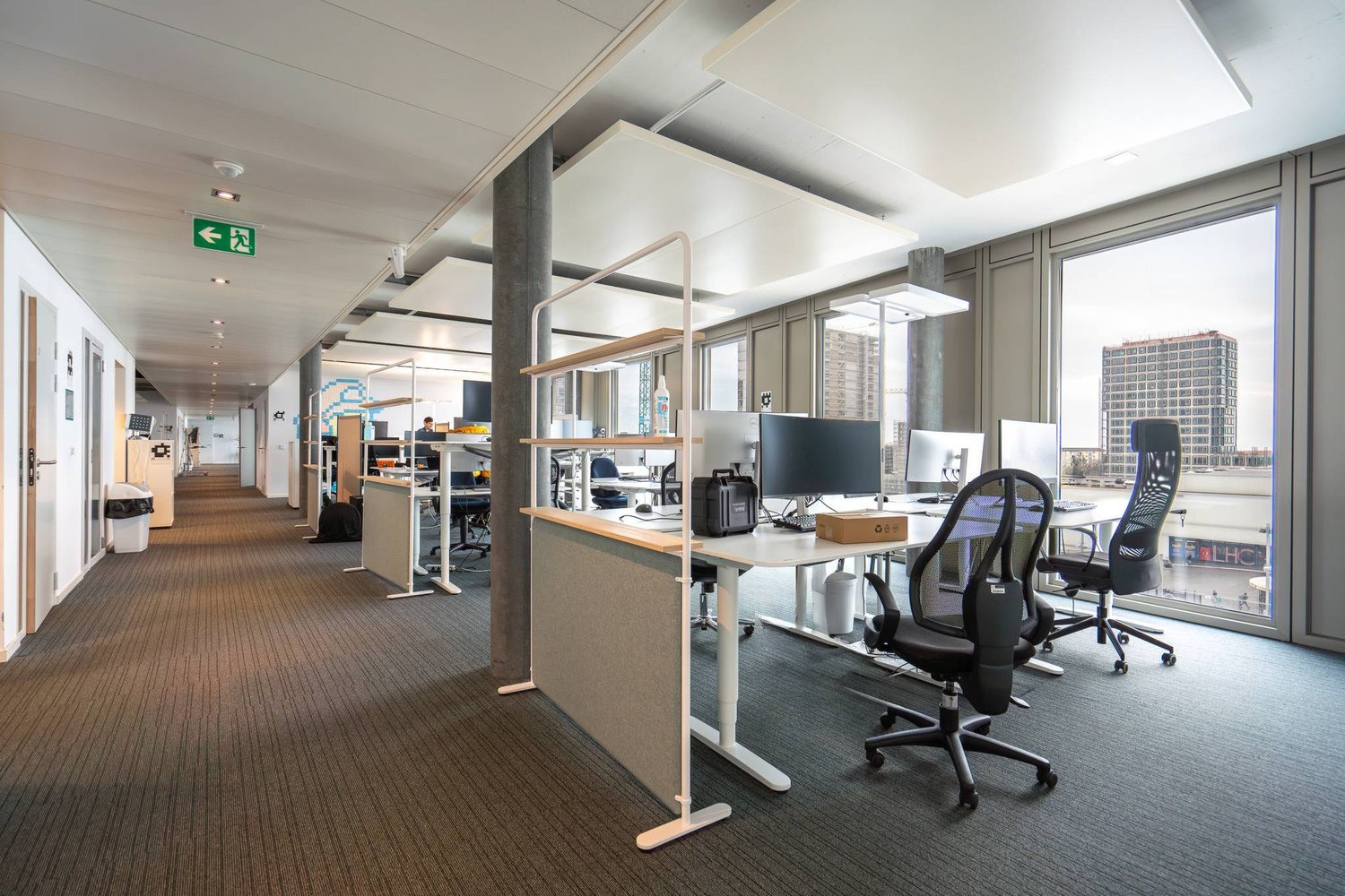 2100m² office