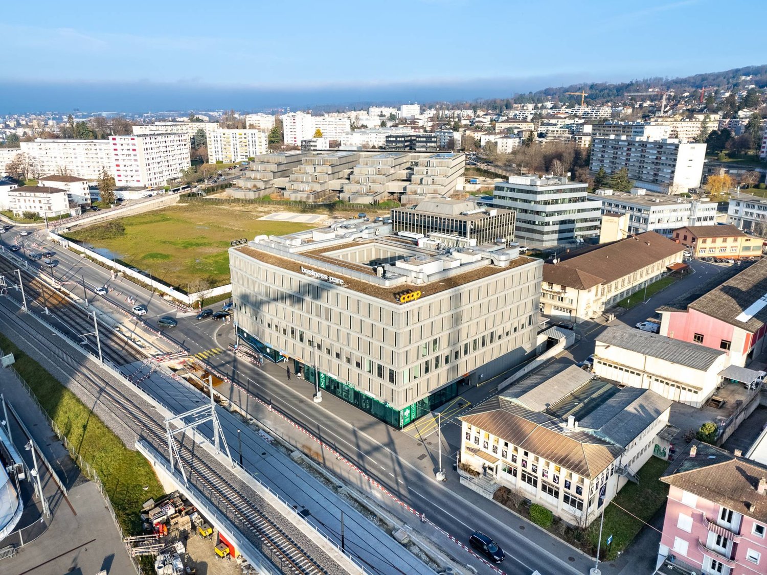 2100m² office