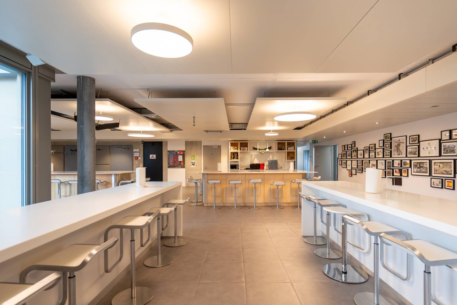 2100m² office