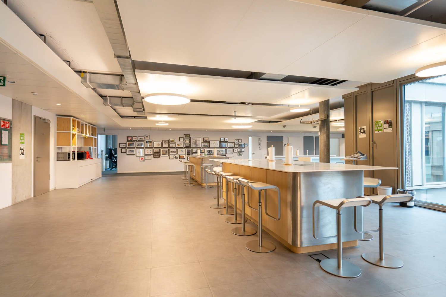 2100m² office