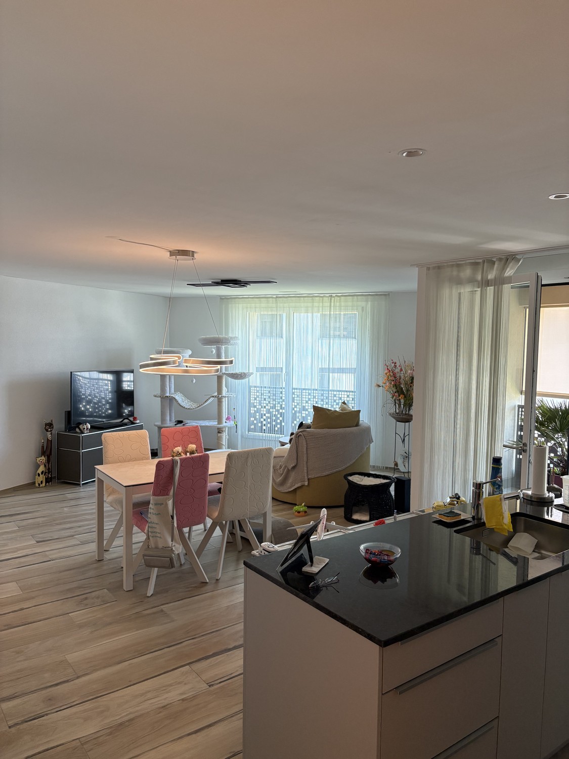 Appartement de 2.5 pièces moderne dans une construction neuve au cœur de Wohlen – Recherche de repreneur dès le 1er octobre 2026

Nous recherchons un repreneur ou une repreneuse pour notre magnifique et moderne appartement de 2.5 pièces dans la nouvelle construction Am Postplatz 8 à Wohlen pour le 1, photo 3 sur 10