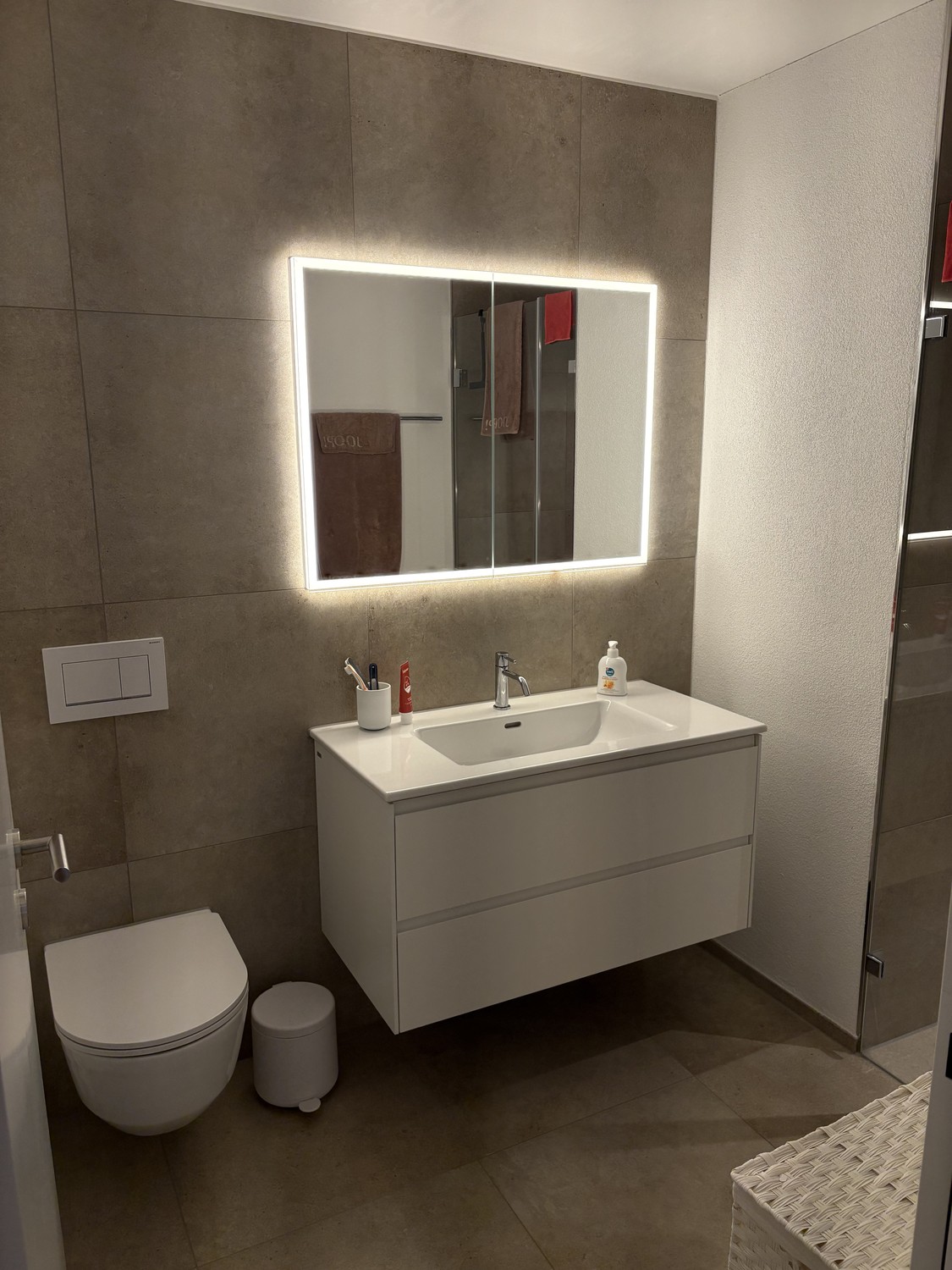 Appartement de 2.5 pièces moderne dans une construction neuve au cœur de Wohlen – Recherche de repreneur dès le 1er octobre 2026

Nous recherchons un repreneur ou une repreneuse pour notre magnifique et moderne appartement de 2.5 pièces dans la nouvelle construction Am Postplatz 8 à Wohlen pour le 1, photo 7 sur 10