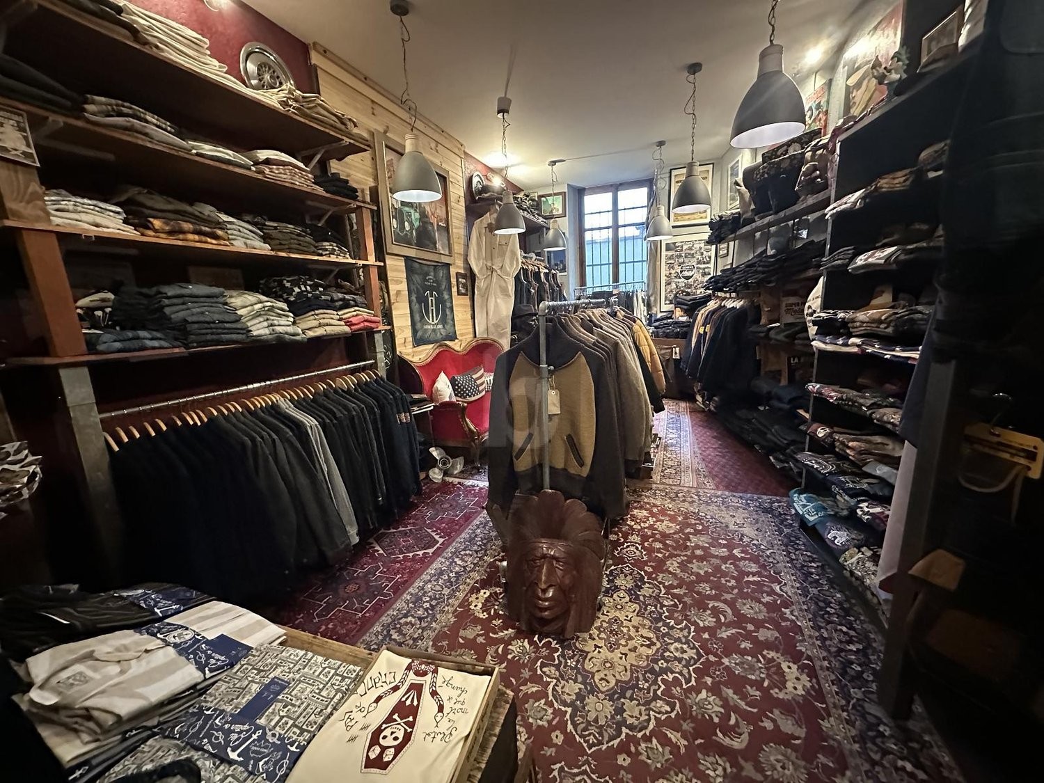 100m² shop