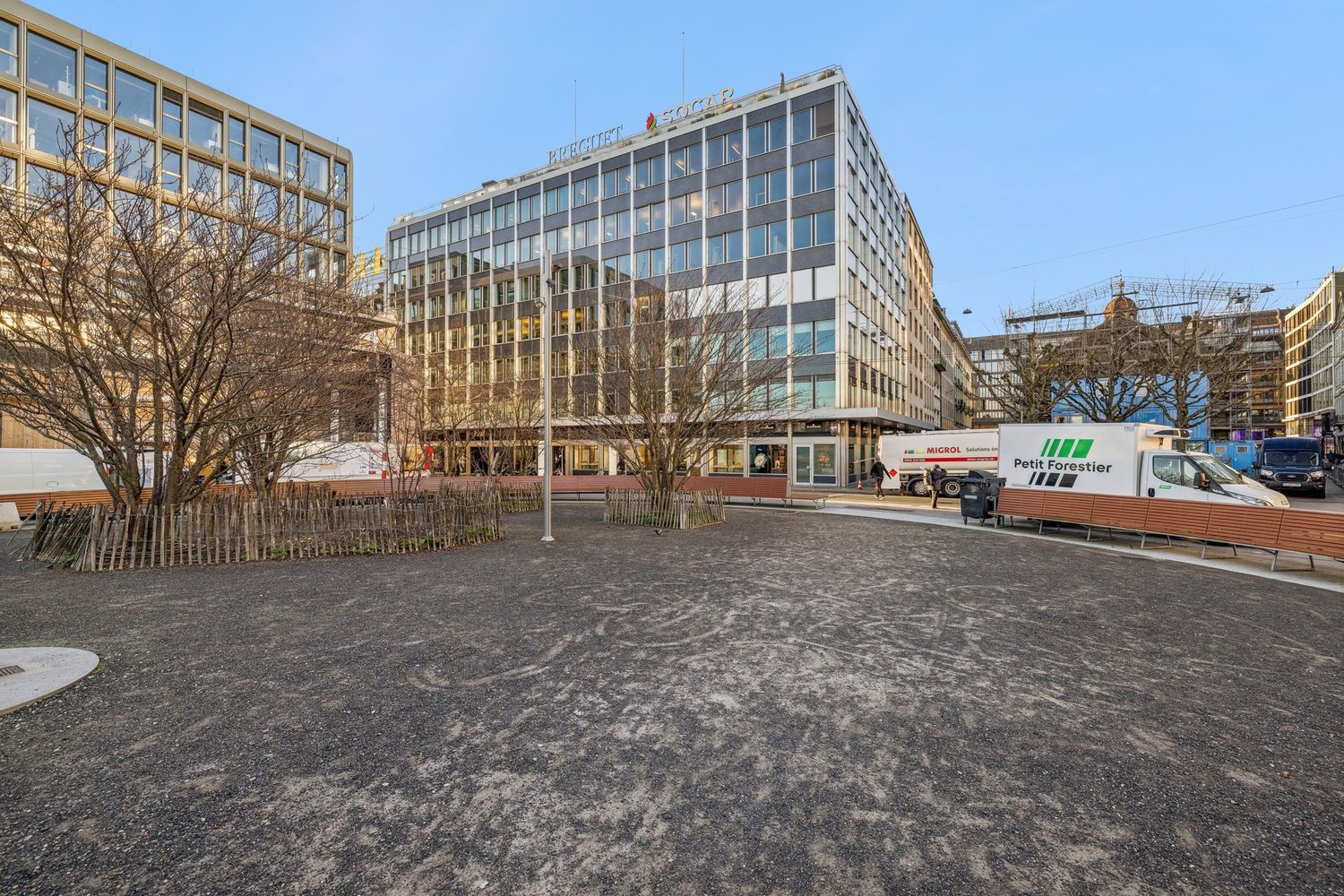 809m² office