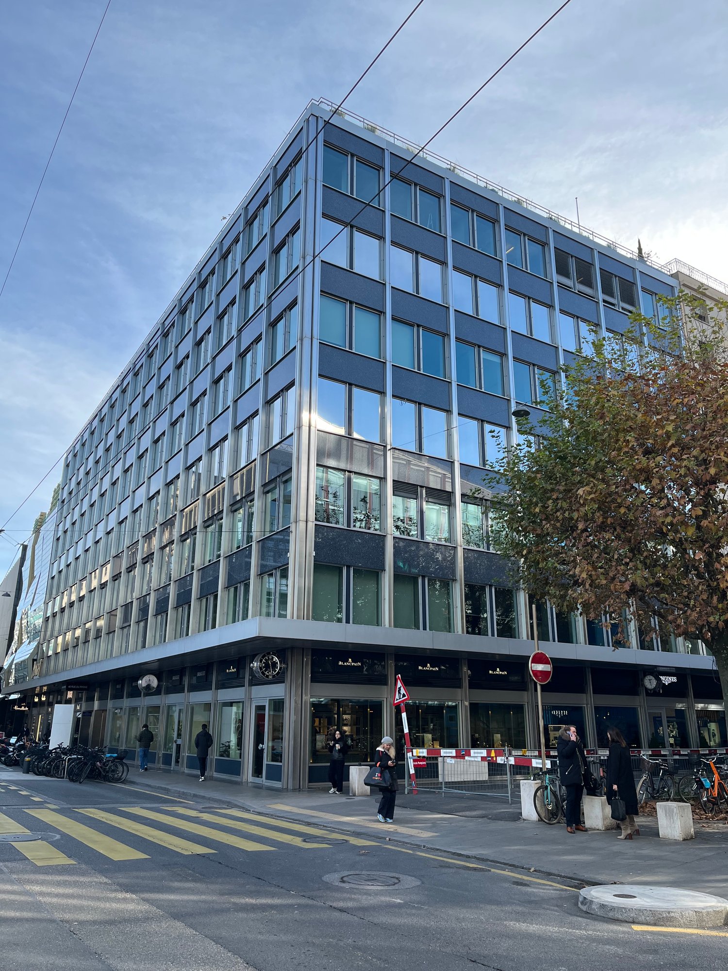 809m² office