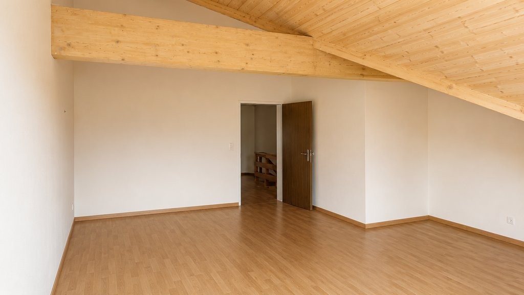 Duplex de 5 ½ pièces

A louer immédiatement ou à convenir, ce bel appartement de 5.5 pièces au cœur d'Abtwil.

L'appartement vous offre les commodités suivantes :

- Séjour et chambres à coucher avec parquet
- Cuisine et pièces humides avec carrelage facile d'entretien
- Spacieux espace de vie et de