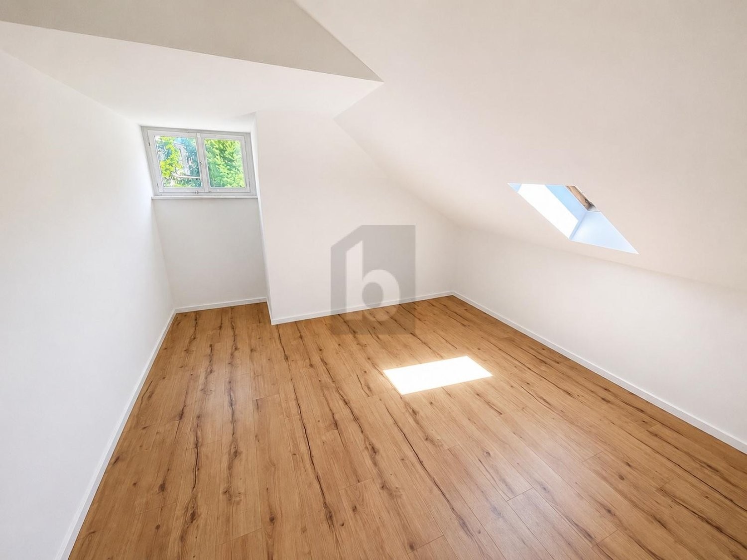 Appartement sous les combles de 2 ½ pièces, photo 2 sur 4
