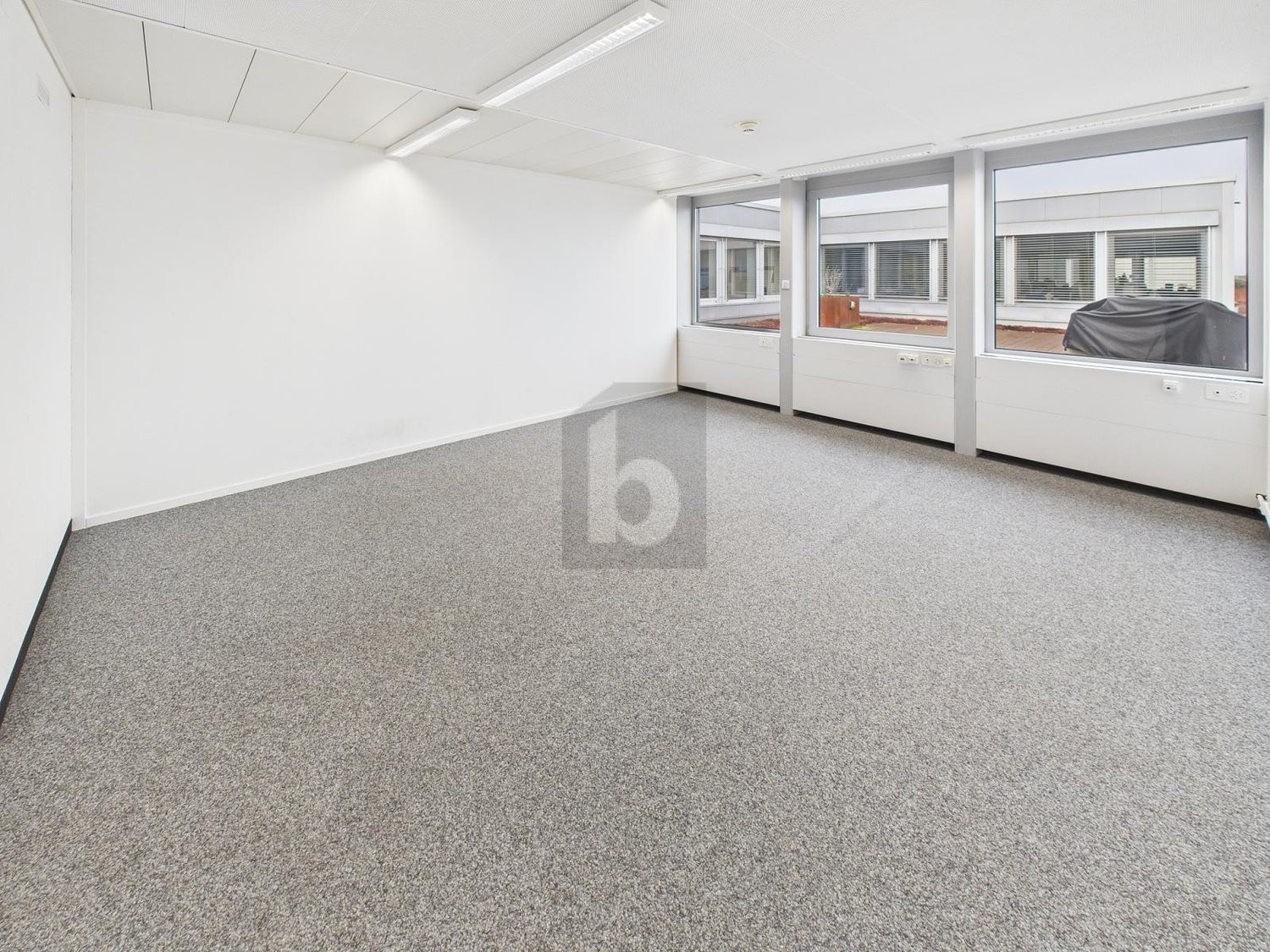 Bureau de 29m², photo 1 sur 4