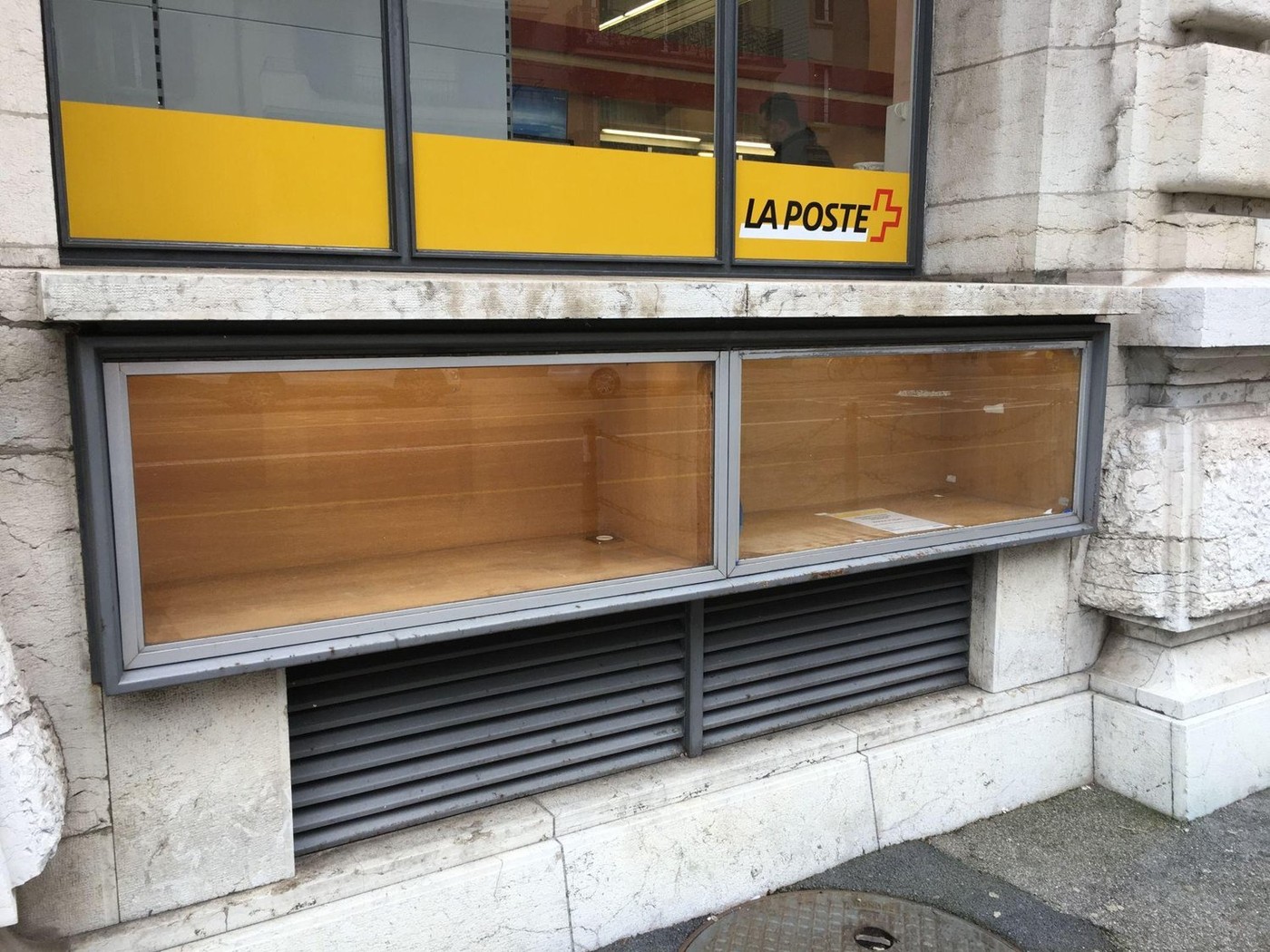 1m² display window
