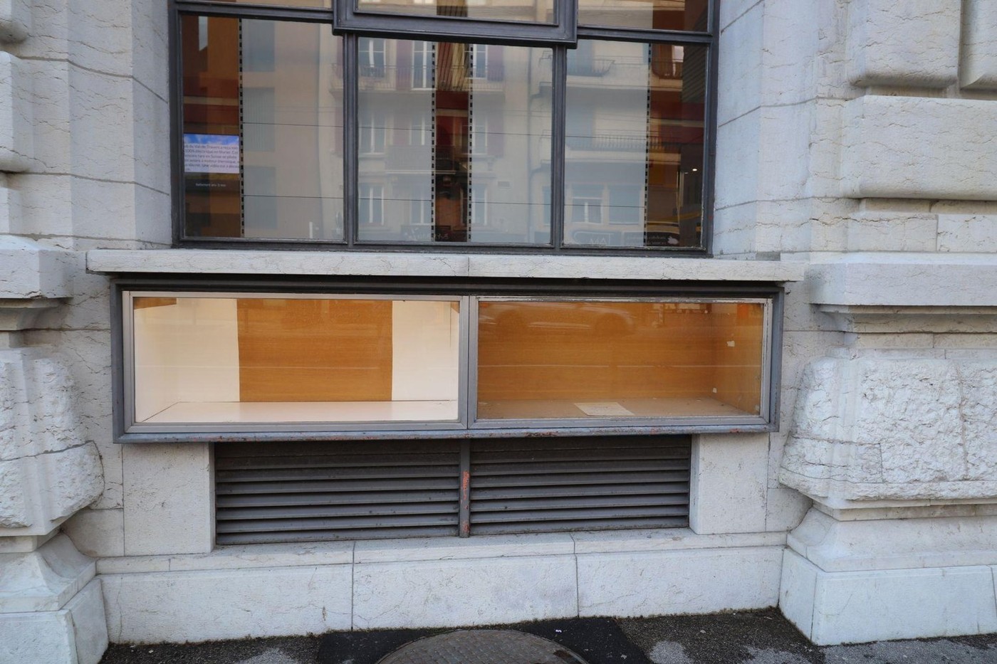 1m² display window