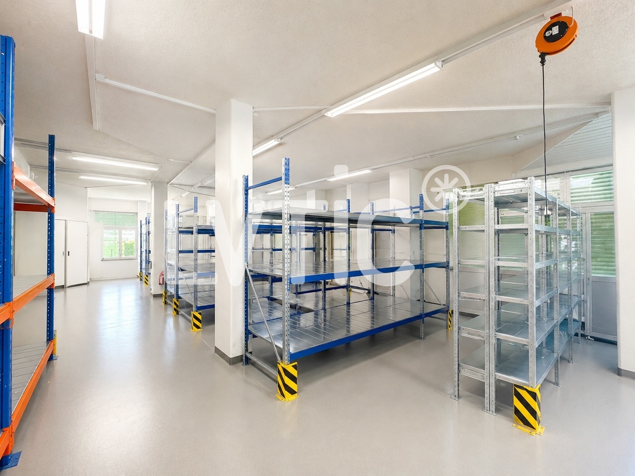 700m² workshop
