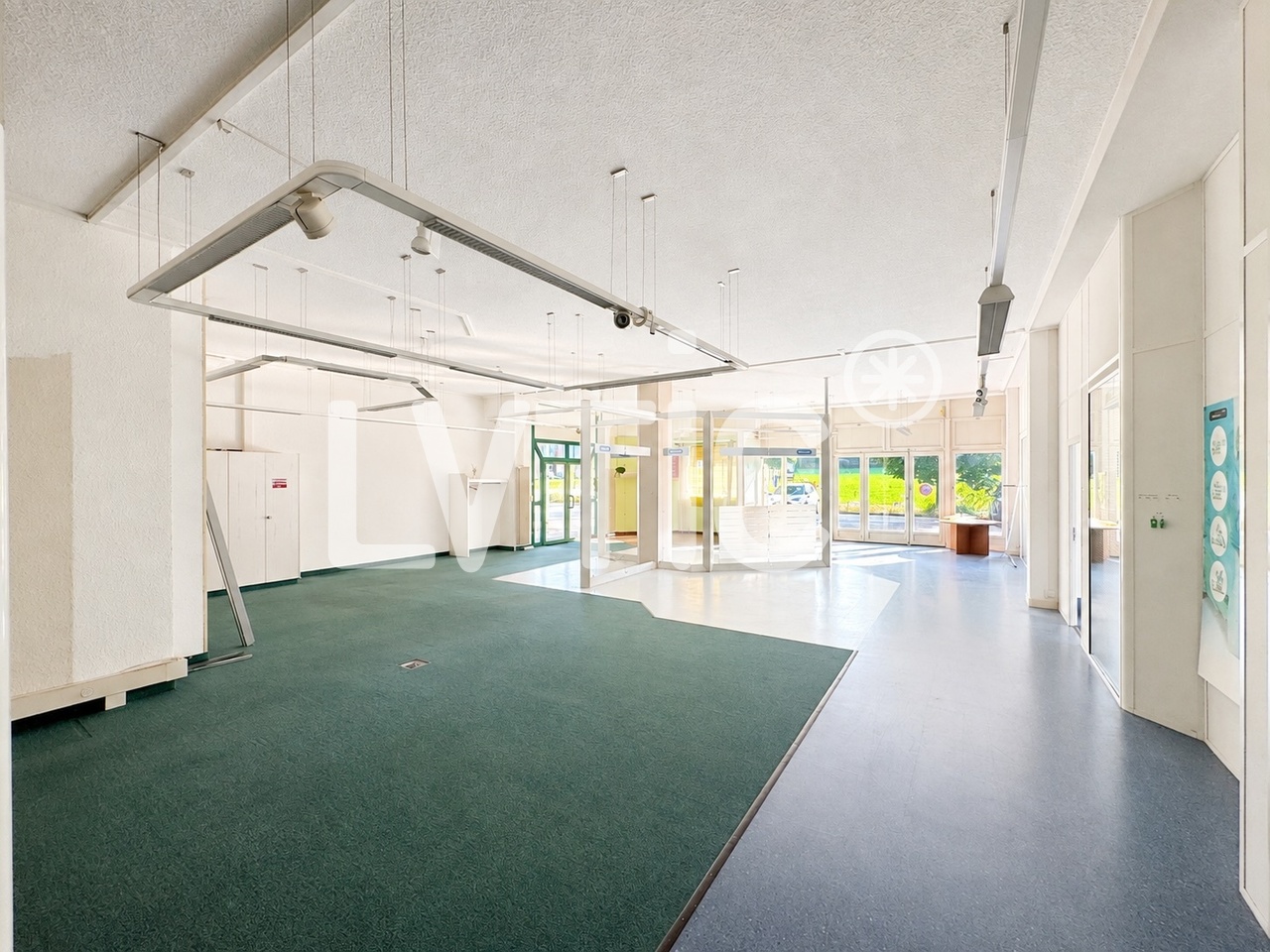 700m² workshop