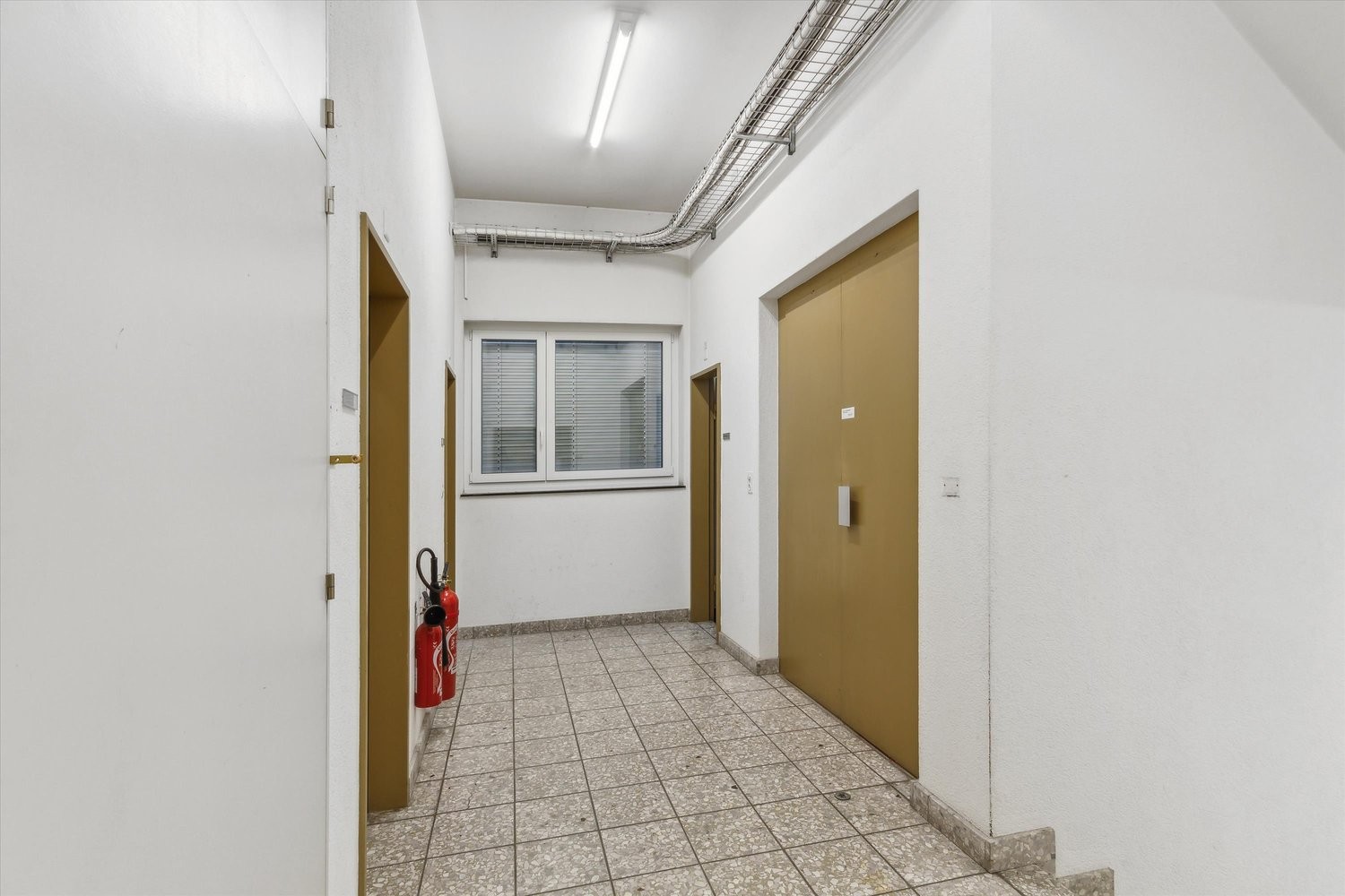 619m² bureau