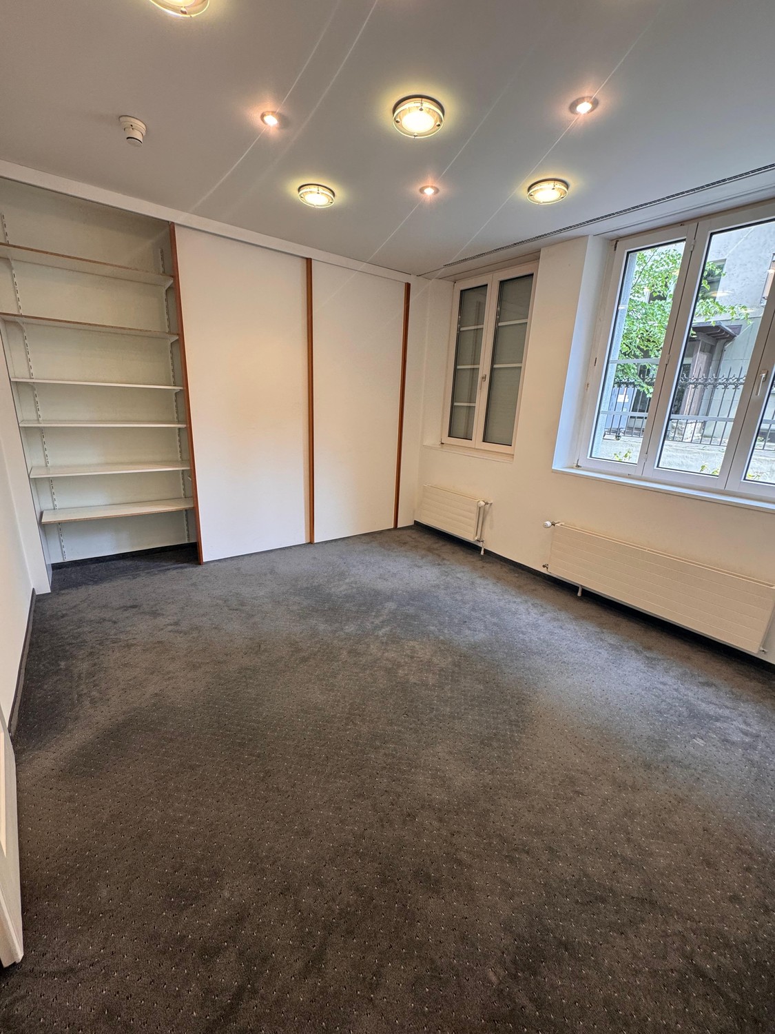 Bureau, photo 1 sur 4
