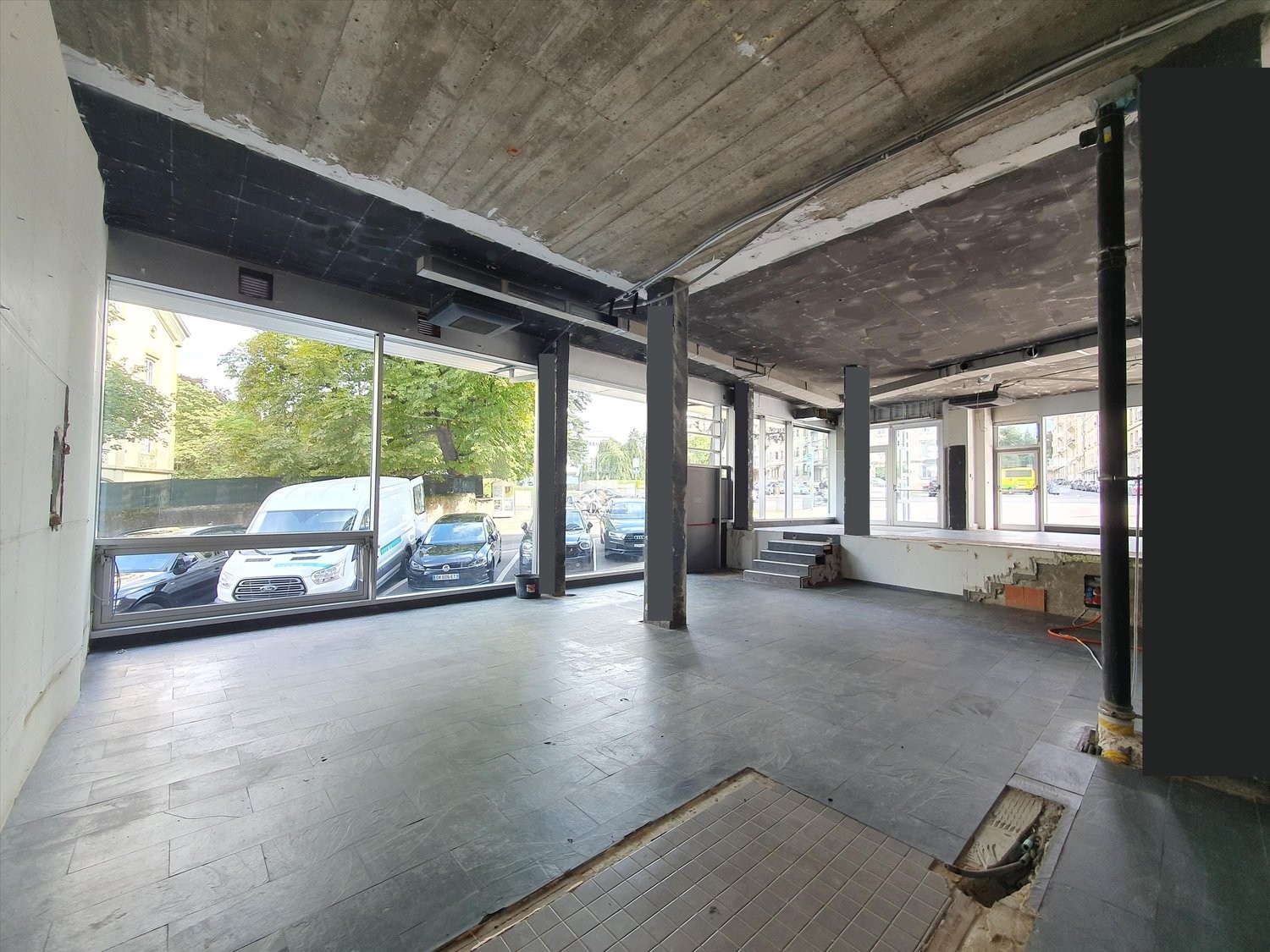 180m² shop, photo 3 sur 5