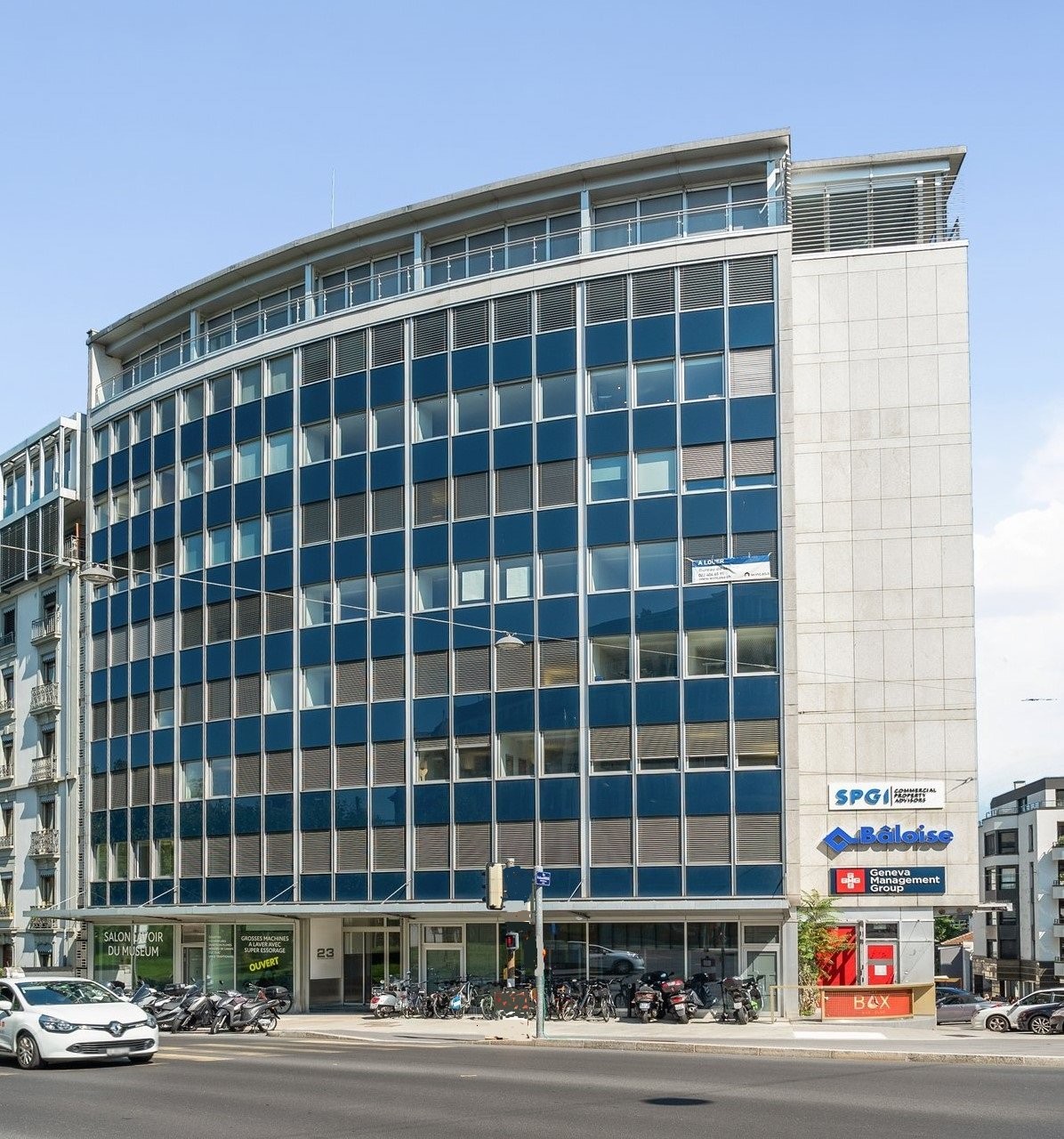 180m² shop, photo 1 sur 5