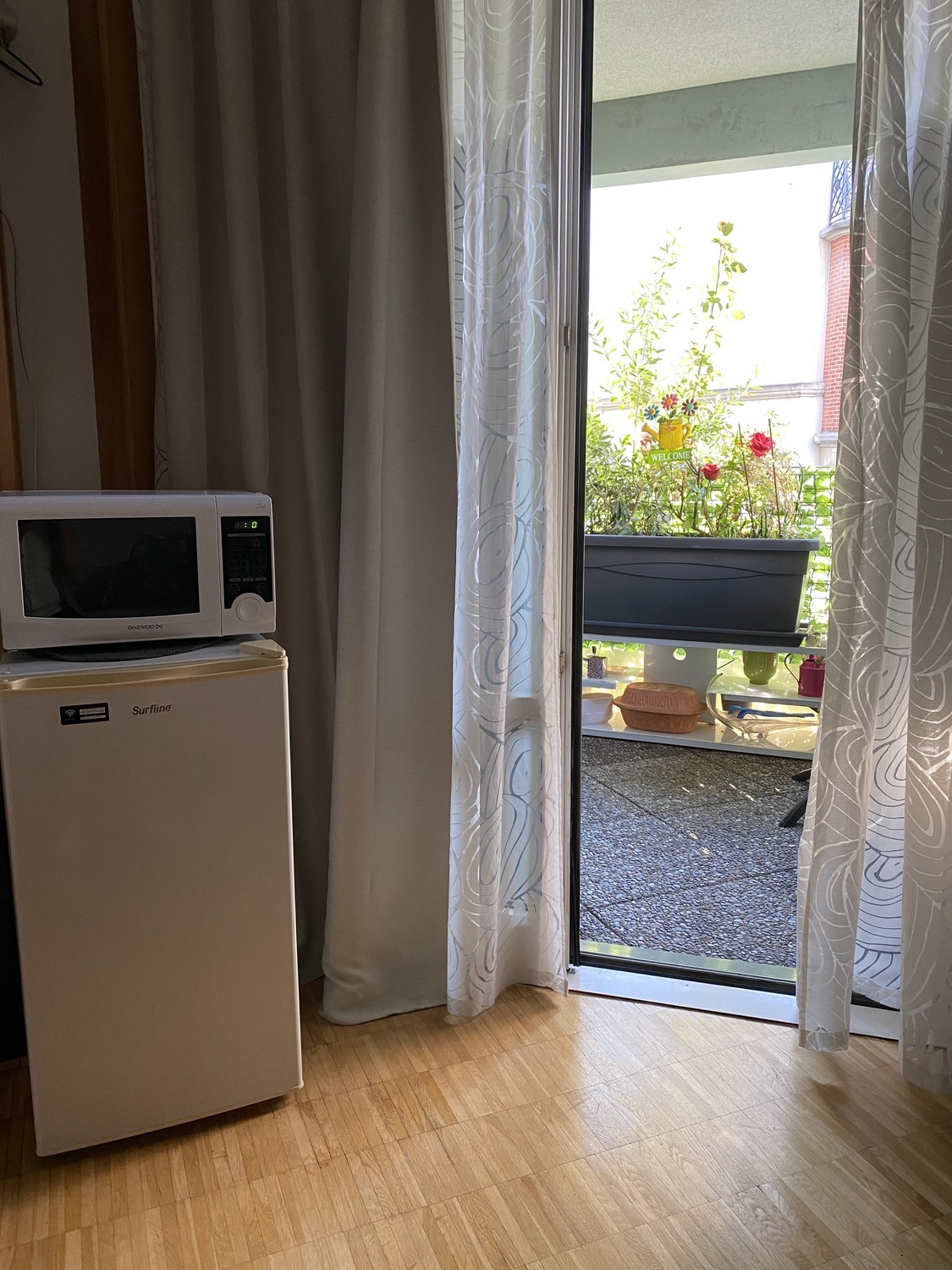 Chambre dans une colocation

Appartement propre et moderne avec cuisine entièrement équipée + salon. Partagé avec des colocataires respectueuses.

Disponible pour des courts séjours.