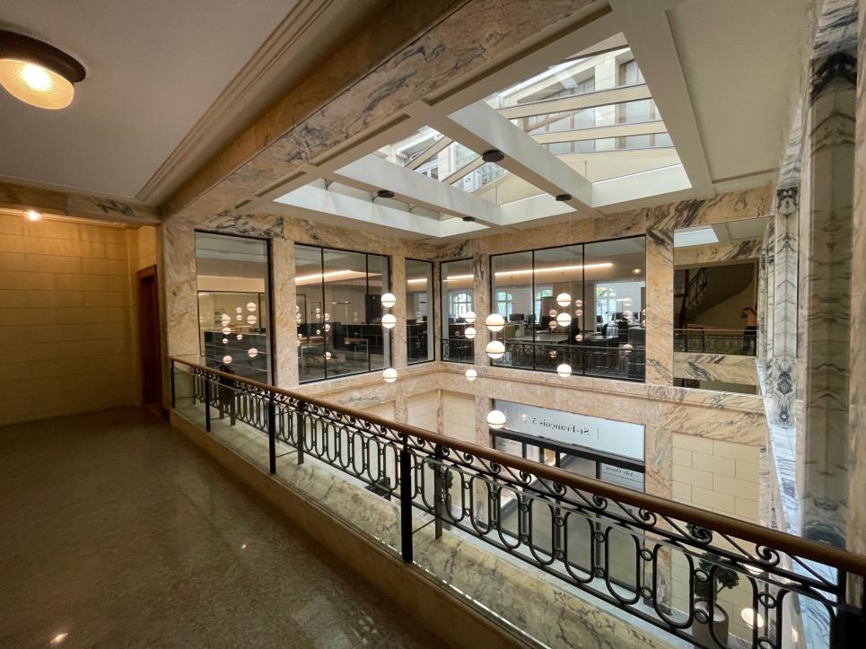 433m² office