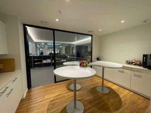 433m² office