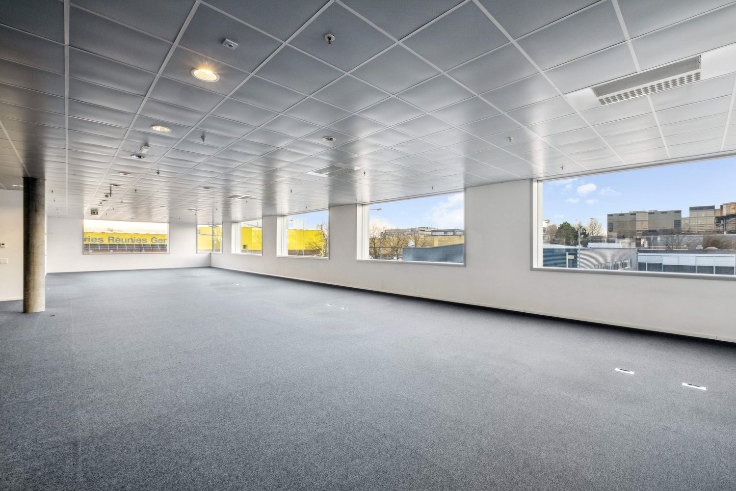 398m² industrial object