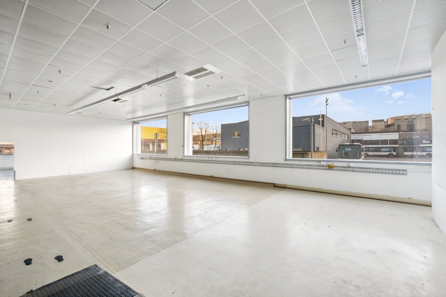 398m² industrial object