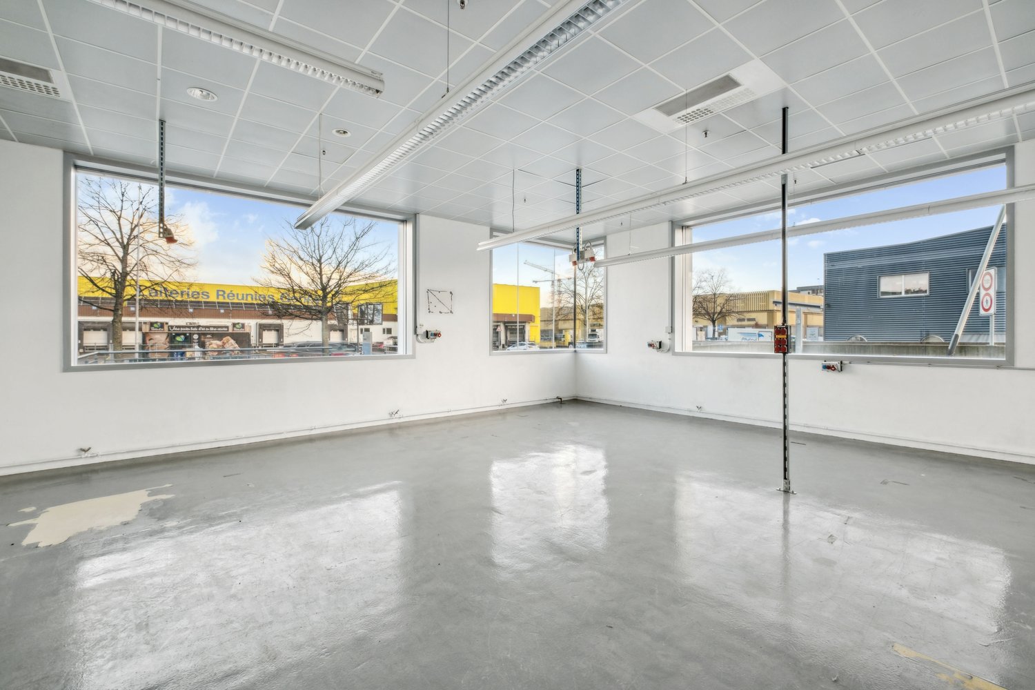 398m² industrial object
