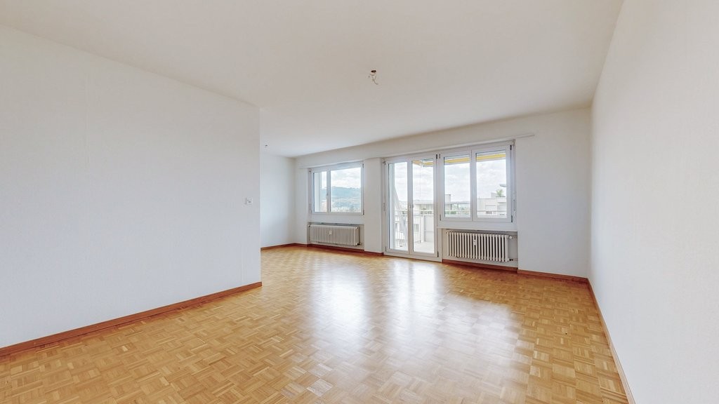 Appartement de 3 ½ pièces

Nous louons immédiatement ou à convenir cet appartement moderne situé à la belle Buristrasse 6 à Bern. L'immeuble a été entièrement rénové en 2018 et l'appartement vous offre les avantages suivants :

- Cuisine moderne avec table de cuisson en vitrocéramique et lave-vaisse, photo 4 sur 9