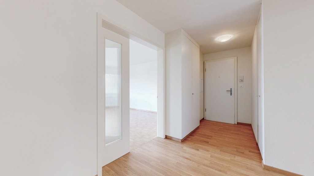 Appartement de 3 ½ pièces

Nous louons immédiatement ou à convenir cet appartement moderne situé à la belle Buristrasse 6 à Bern. L'immeuble a été entièrement rénové en 2018 et l'appartement vous offre les avantages suivants :

- Cuisine moderne avec table de cuisson en vitrocéramique et lave-vaisse, photo 3 sur 9