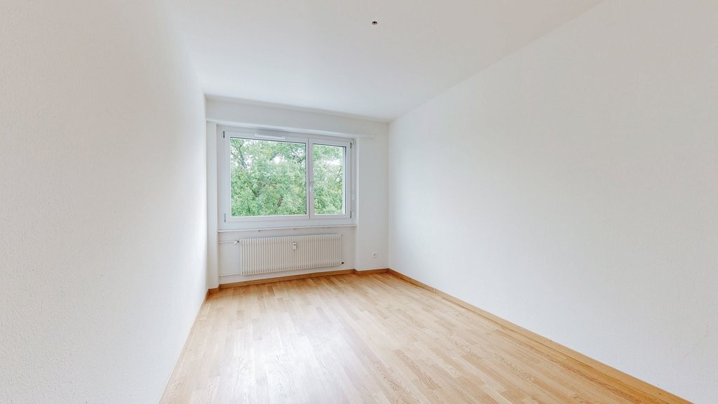 Appartement de 3 ½ pièces

Nous louons immédiatement ou à convenir cet appartement moderne situé à la belle Buristrasse 6 à Bern. L'immeuble a été entièrement rénové en 2018 et l'appartement vous offre les avantages suivants :

- Cuisine moderne avec table de cuisson en vitrocéramique et lave-vaisse, photo 8 sur 9