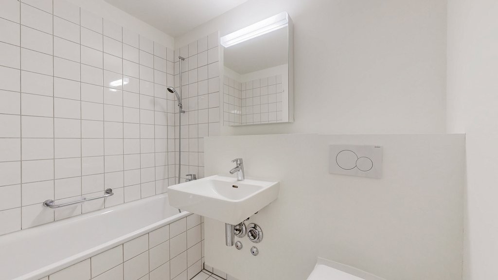 Appartement de 3 ½ pièces

Nous louons immédiatement ou à convenir cet appartement moderne situé à la belle Buristrasse 6 à Bern. L'immeuble a été entièrement rénové en 2018 et l'appartement vous offre les avantages suivants :

- Cuisine moderne avec table de cuisson en vitrocéramique et lave-vaisse, photo 7 sur 9